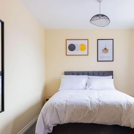 Stylish 3 Bedroom And Free Parking Thamesmead  Exterior photo