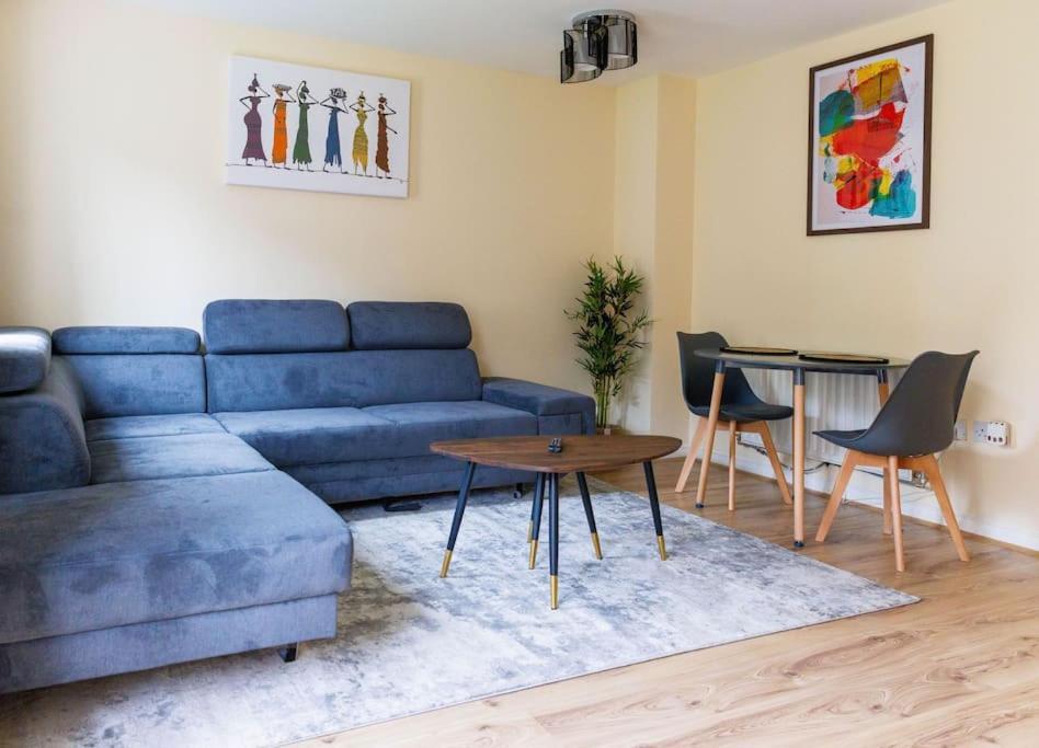 Stylish 3 Bedroom And Free Parking Thamesmead  Exterior photo