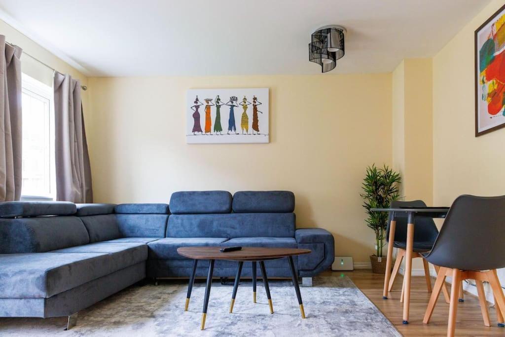 Stylish 3 Bedroom And Free Parking Thamesmead  Exterior photo