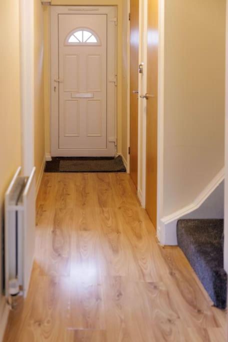 Stylish 3 Bedroom And Free Parking Thamesmead  Exterior photo